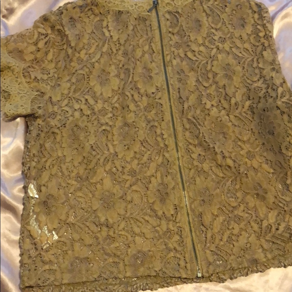 Lace top - Picture 2 of 3